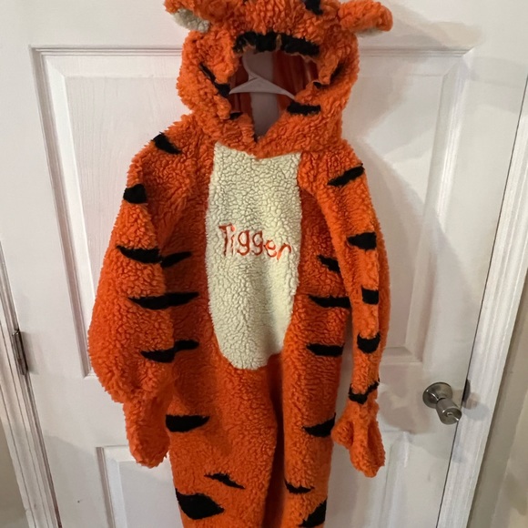 Disney Store Tigger Halloween Costume..Adorable! Size 4/6! Cute and Comfy! - Picture 12 of 15